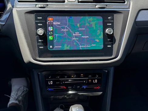 Used 2022 Volkswagen Tiguan SE AWD/4WD image 23