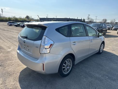 Used 2014 Toyota Prius V Three image 3