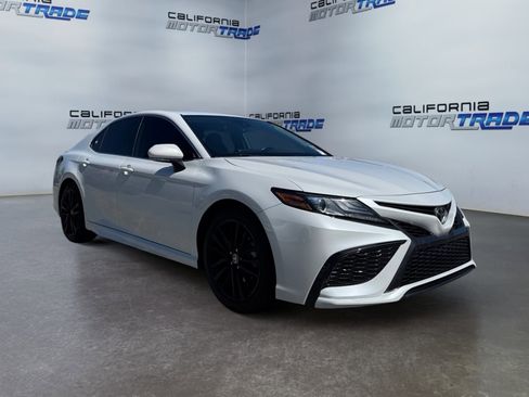 Used 2021 Toyota Camry XSE FWD image 3