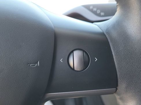 Used 2023 Tesla Model Y Long Range AWD/4WD image 21