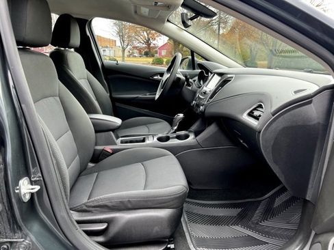 Used 2018 Chevrolet Cruze LT w/ Convenience Package image 25