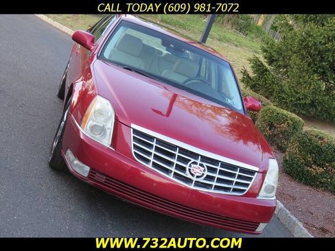 Used 2009 Cadillac DTS w/ Sun And Sound Package FWD image 14