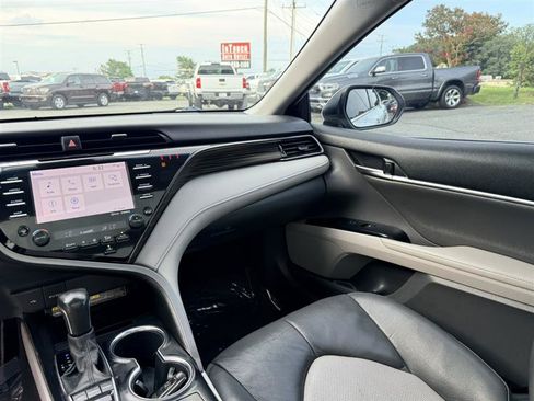 Used 2020 Toyota Camry XLE FWD image 26