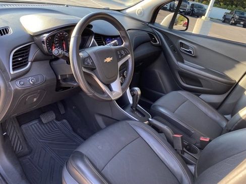 Used 2020 Chevrolet Trax LT w/ LT Convenience Package image 13