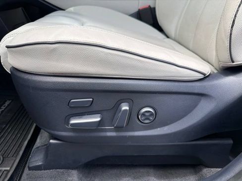Used 2024 Hyundai Palisade Limited FWD image 11