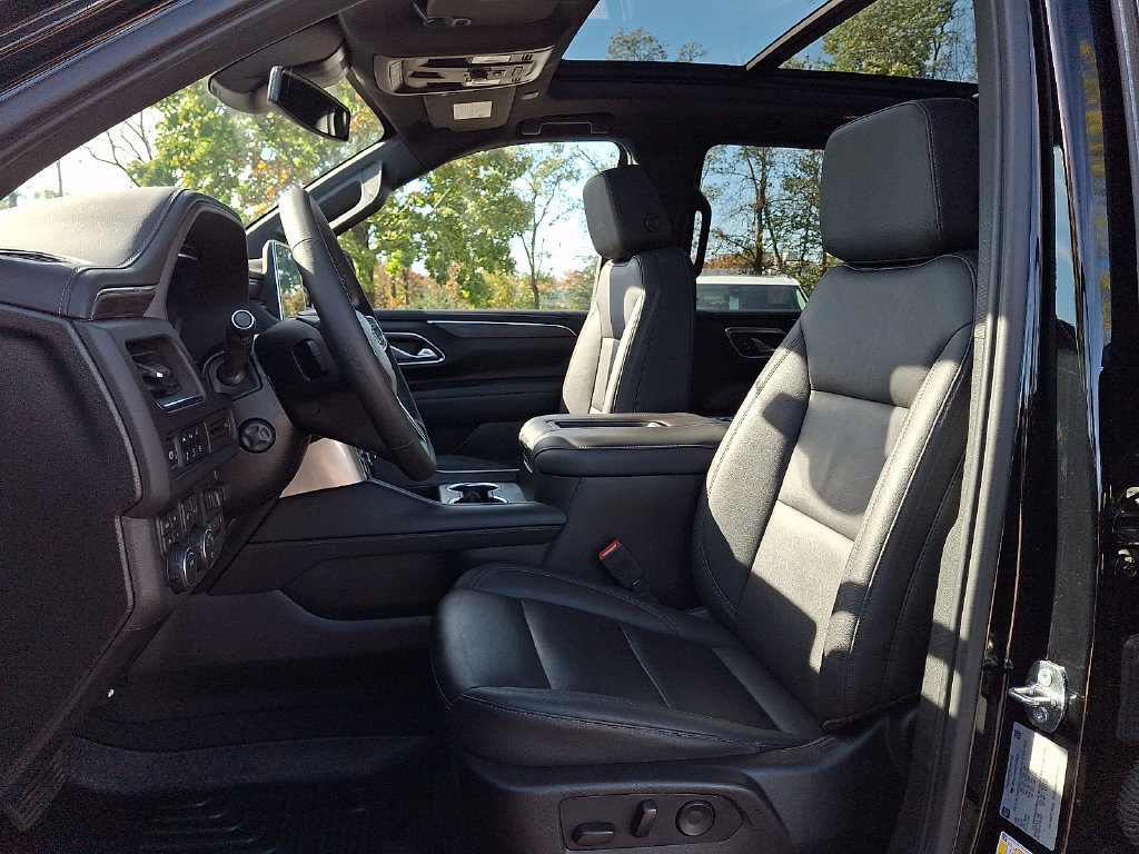 Used 2023 Chevrolet Tahoe Z71 w/ Luxury Package AWD/4WD image 17
