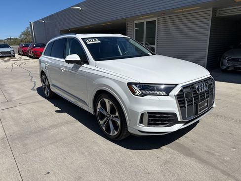 Used 2023 Audi Q7 3.0T Prestige w/ Prestige Package image 3