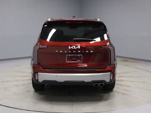 Used 2023 Kia Telluride EX w/ EX Captain's Chair Package FWD image 12