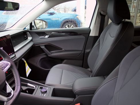 New 2026 Volkswagen Tiguan SE AWD/4WD image 11