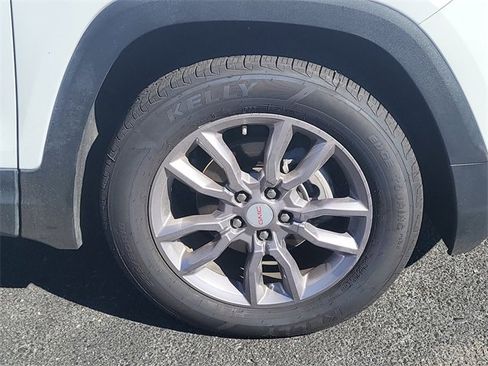 Used 2024 GMC Terrain SLT image 6