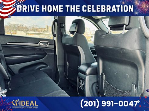 Used 2017 Jeep Grand Cherokee Laredo w/ Quick Order Package 23E AWD/4WD image 23