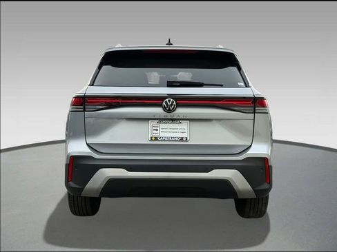 Used 2025 Volkswagen Tiguan S image 5