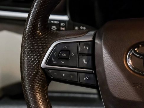 Used 2021 Toyota Sienna Platinum image 18