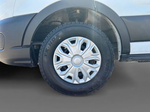 Used 2022 Ford E-Transit Medium Roof image 15