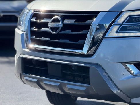 Used 2024 Nissan Armada SL w/ Captain's Chairs Package image 10