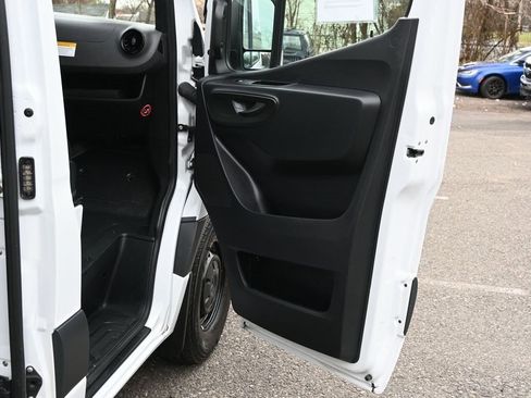 Used 2025 Mercedes-Benz Sprinter 2500 image 28