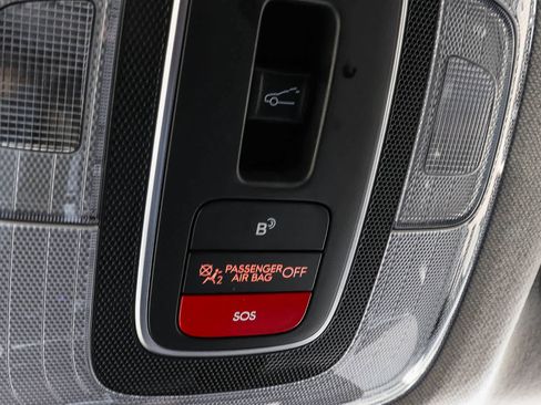 Used 2025 Hyundai Elantra Limited FWD image 33