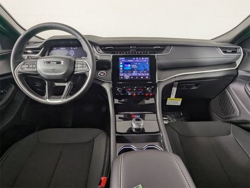 New 2025 Jeep Grand Cherokee Laredo X image 16