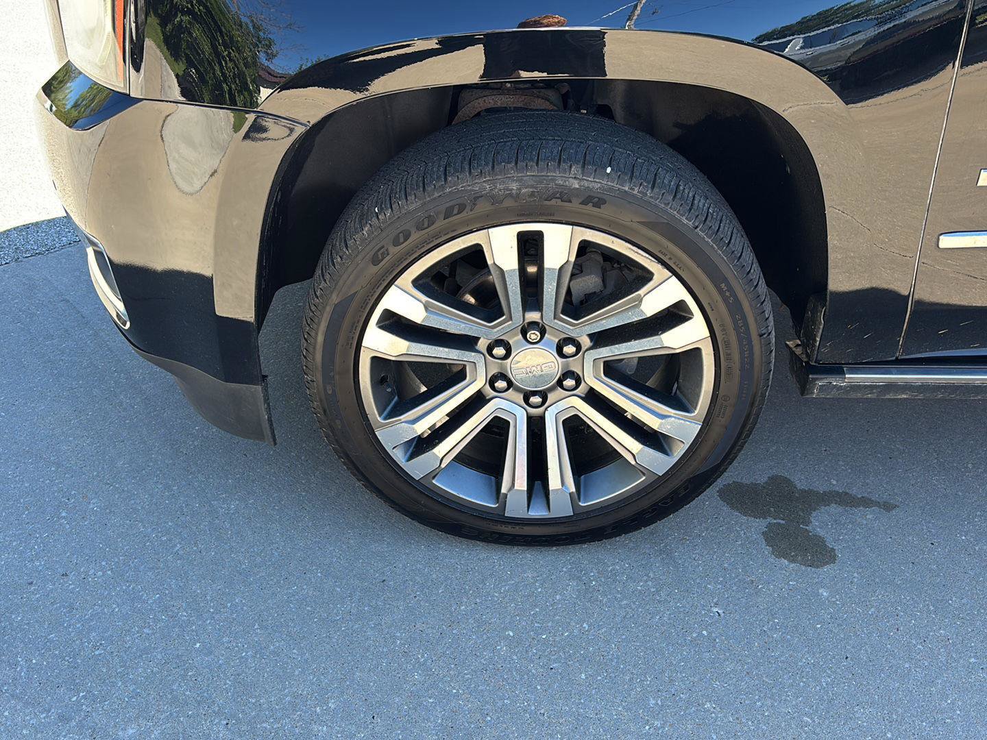 Used 2019 GMC Yukon Denali w/ Denali Ultimate Package AWD/4WD image 10