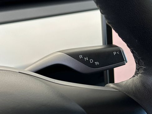 Used 2022 Tesla Model Y Performance AWD/4WD image 16