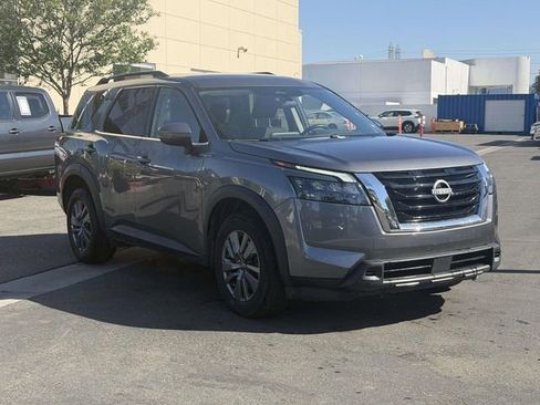 Certified 2024 Nissan Pathfinder SV FWD image 1
