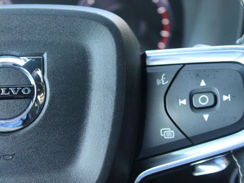 Used 2019 Volvo XC40 T5 R-Design image 20