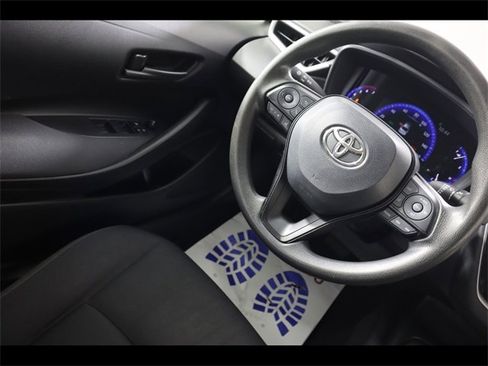 Used 2022 Toyota Corolla LE image 19