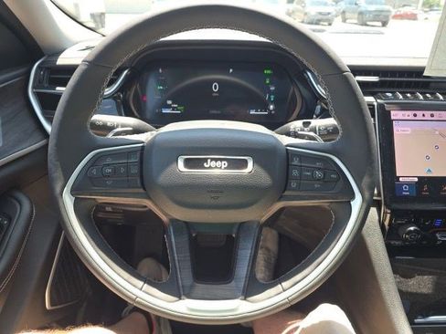 Used 2022 Jeep Grand Cherokee Limited 4xe w/ Luxury Tech Group II AWD/4WD image 19