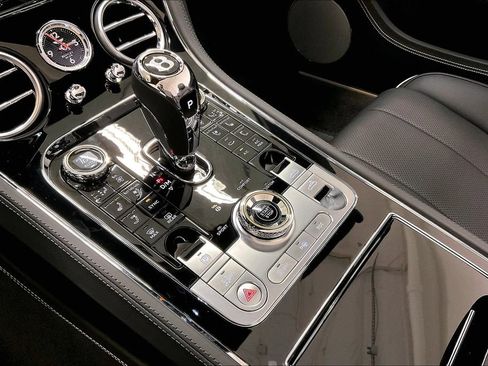 Used 2024 Bentley Continental GT image 12