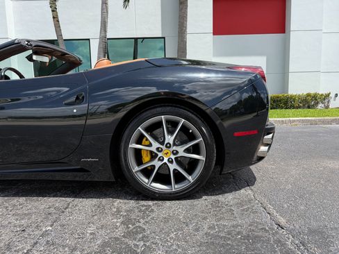 Used 2012 Ferrari California image 8