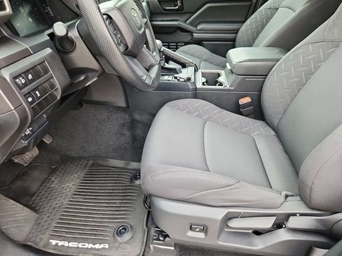 Used 2025 Toyota Tacoma SR5 AWD/4WD image 7
