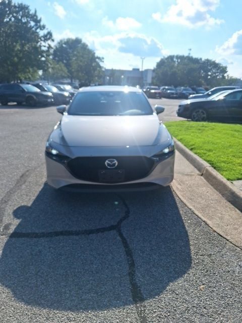 Used 2023 MAZDA MAZDA3 s FWD image 2