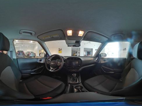 Used 2025 Kia Soul LX w/ LX Technology Package FWD image 41