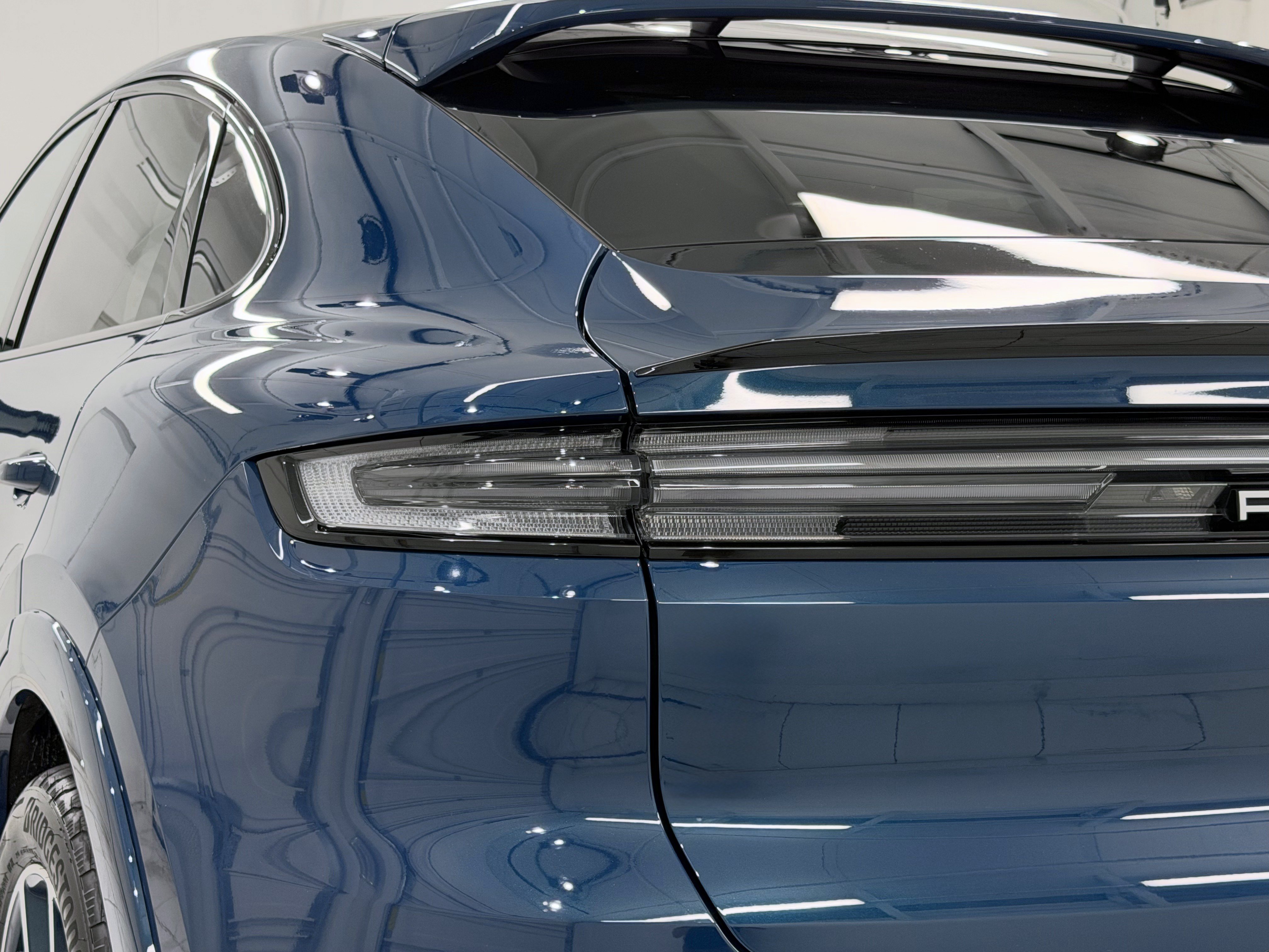 Certified 2024 Porsche Cayenne Coupe AWD/4WD image 18