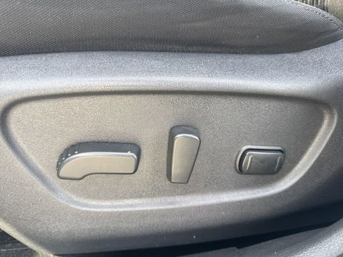 Used 2020 Nissan Rogue SV image 16