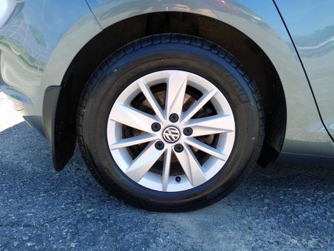 Used 2017 Volkswagen Golf S FWD image 7