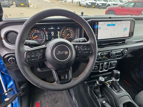 Used 2024 Jeep Gladiator Sport image 18