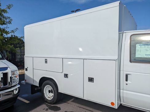 New 2026 Ford E-350 and Econoline 350 Super Duty w/ Power Equipment Group image 30