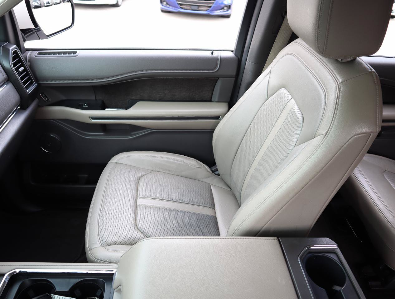 Used 2018 Ford Expedition Limited w/ Equipment Group 301A RWD image 19