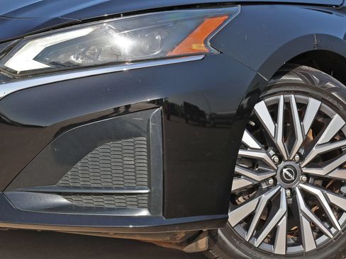Used 2023 Nissan Altima 2.5 SV FWD image 9