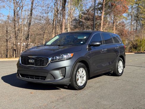 Used 2020 Kia Sorento LX image 4