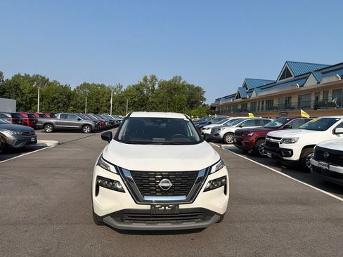 Used 2023 Nissan Rogue S AWD/4WD image 3