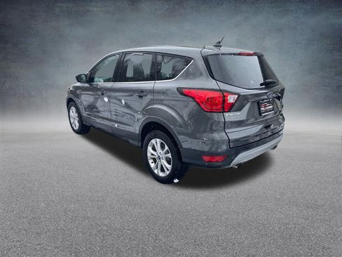 Used 2019 Ford Escape SE image 3