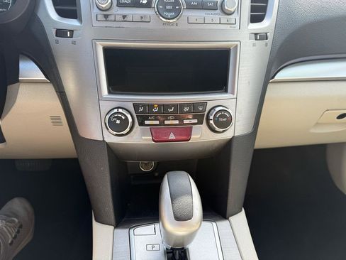 Used 2010 Subaru Outback 2.5i AWD/4WD image 15