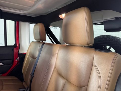 Used 2014 Jeep Wrangler Unlimited Sahara AWD/4WD image 10