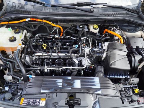 Used 2020 Ford Escape SE Sport image 9