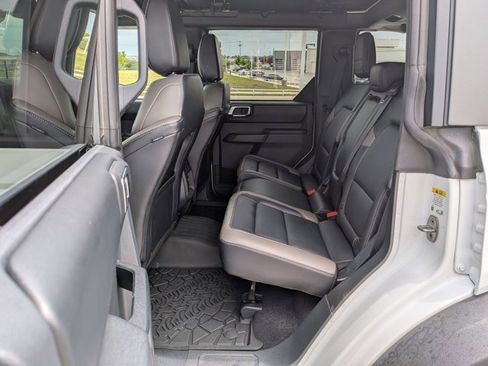 Used 2025 Ford Bronco Outer Banks w/ Sasquatch Package AWD/4WD image 20