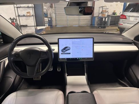 Used 2018 Tesla Model 3 Long Range image 4