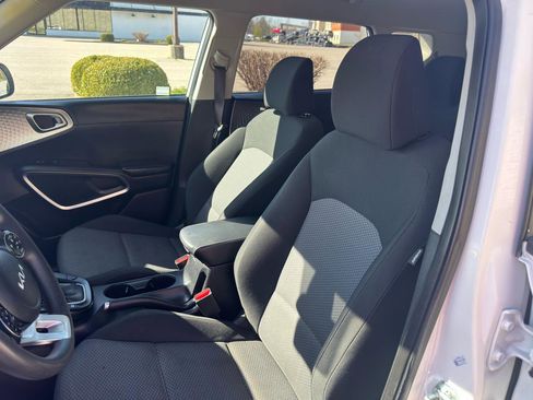 Used 2022 Kia Soul LX w/ Technology Package image 12