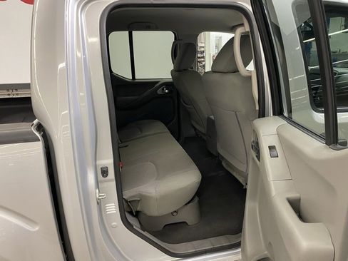 Used 2020 Nissan Frontier SV image 12